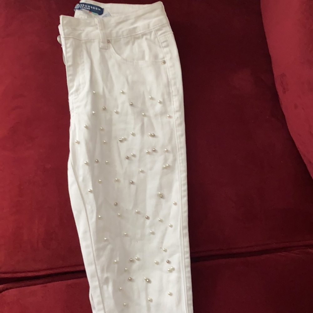 White jean capris